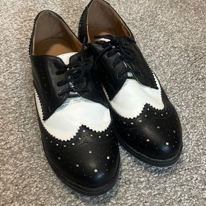 Classic Saddle Shoe Loafers Sz 8